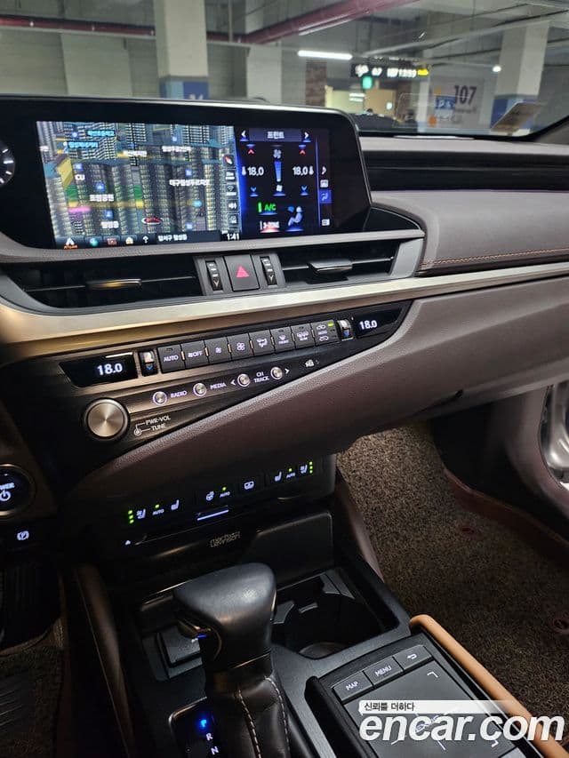 Lexus ES300h 2021 — Şəkil 6/8