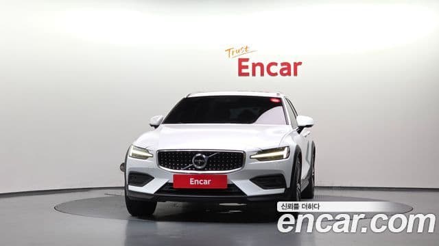 Volvo V60 Cross Country 2019 — ფოტო 32/34