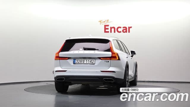 Volvo V60 Cross Country 2019 — ფოტო 10/34