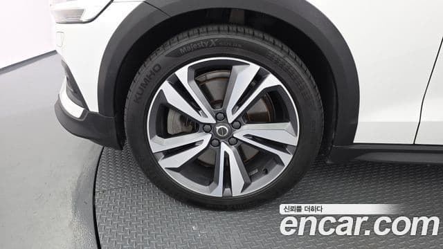 Volvo V60 Cross Country 2019 — ფოტო 15/34