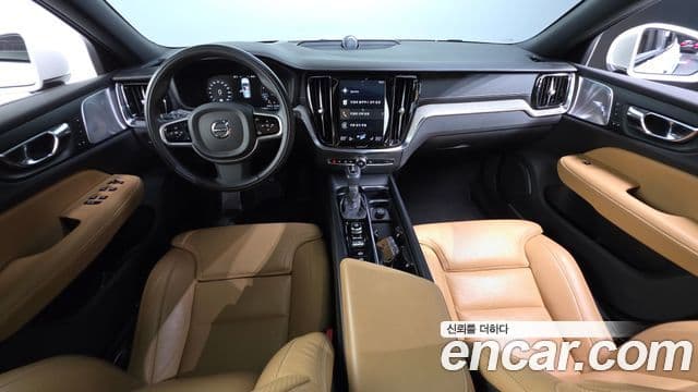 Volvo V60 Cross Country 2019 — ფოტო 20/34