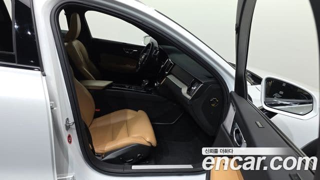 Volvo V60 Cross Country 2019 — ფოტო 8/34