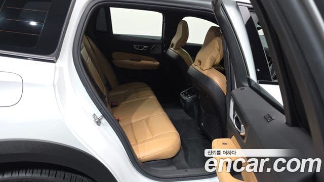 Volvo V60 Cross Country 2019 — ფოტო 17/34