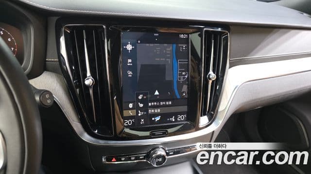 Volvo V60 Cross Country 2019 — ფოტო 13/34