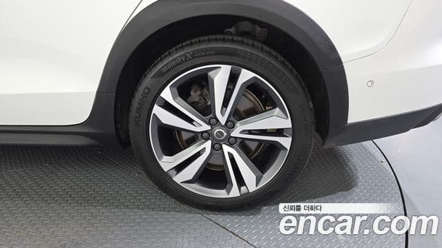 Volvo V60 Cross Country 2019 — ფოტო 21/34