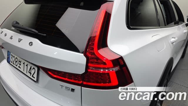 Volvo V60 Cross Country 2019 — ფოტო 11/34