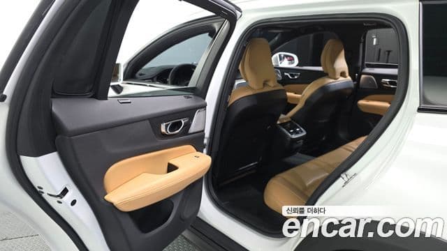 Volvo V60 Cross Country 2019 — ფოტო 22/34