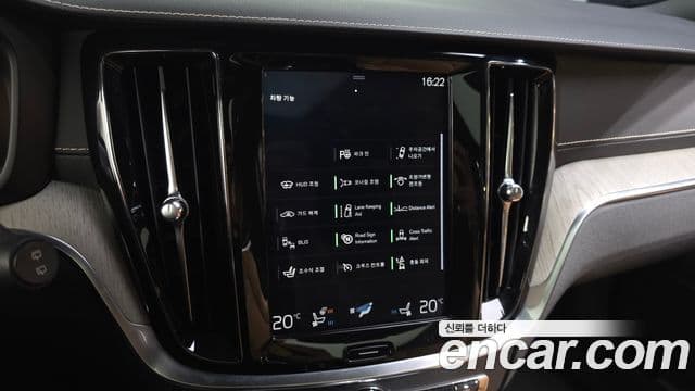 Volvo V60 Cross Country 2019 — ფოტო 1/34