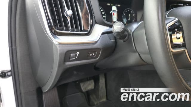 Volvo V60 Cross Country 2019 — ფოტო 19/34