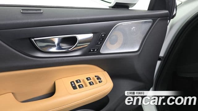 Volvo V60 Cross Country 2019 — ფოტო 3/34