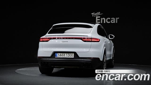 Porsche Cayenne 2023 — Photo 17/36