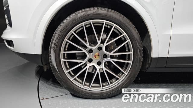 Porsche Cayenne 2023 — Photo 23/36