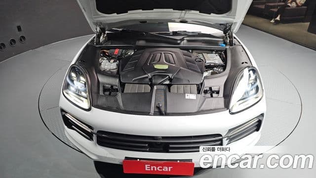 Porsche Cayenne 2023 — Photo 26/36