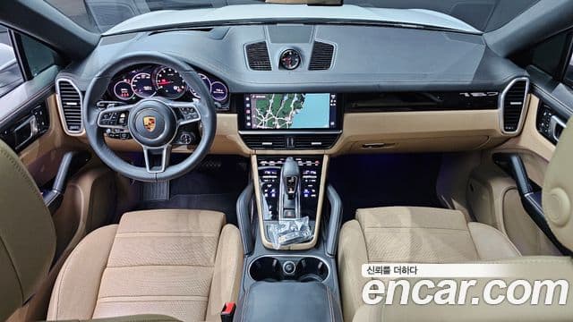 Porsche Cayenne 2023 — Photo 18/36