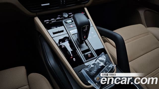 Porsche Cayenne 2023 — Photo 12/36
