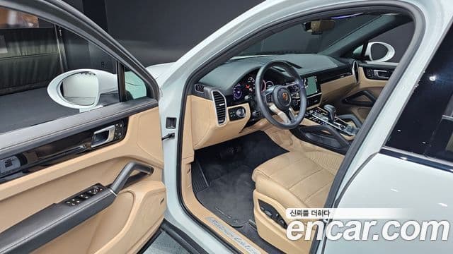 Porsche Cayenne 2023 — Photo 14/36