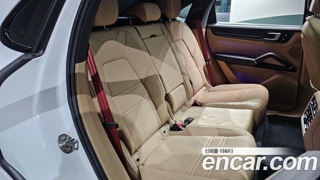Porsche Cayenne 2023 — Photo 35/36