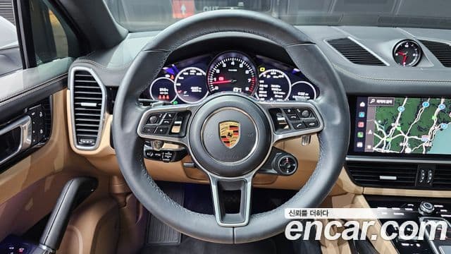 Porsche Cayenne 2023 — Photo 13/36
