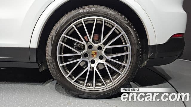 Porsche Cayenne 2023 — Photo 15/36