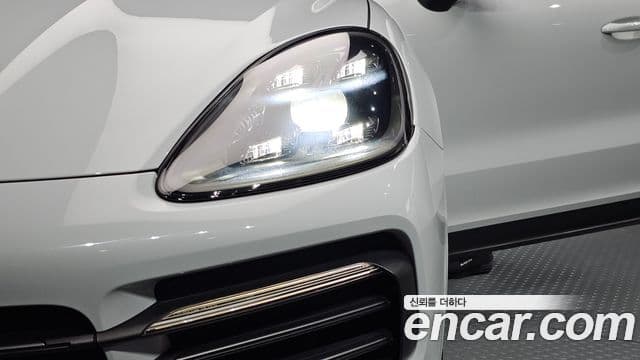 Porsche Cayenne 2023 — Photo 29/36