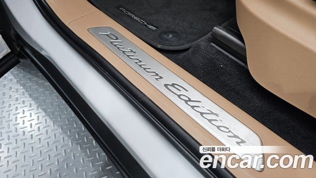 Porsche Cayenne 2023 — Photo 28/36