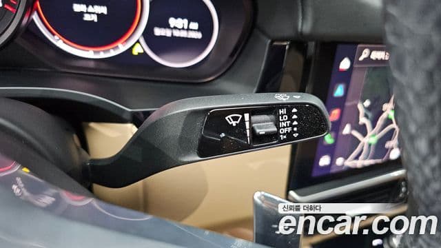 Porsche Cayenne 2023 — Photo 27/36
