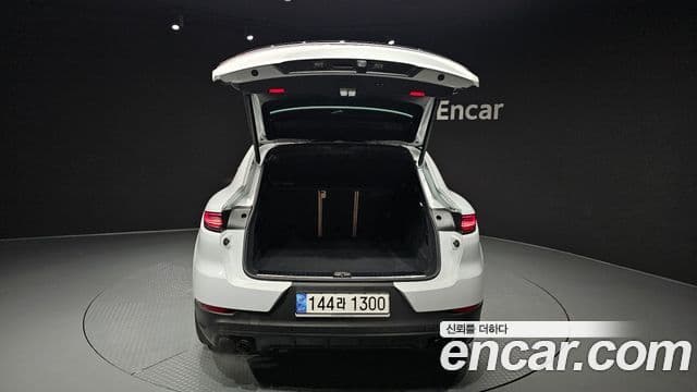 Porsche Cayenne 2023 — Photo 9/36