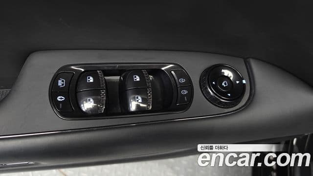 Genesis G90 2025 — ფოტო 32/33