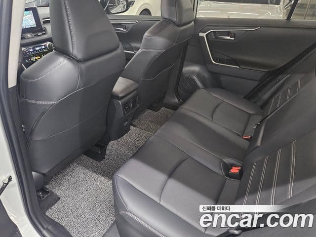 Toyota RAV4 2025 — Şəkil 2/18
