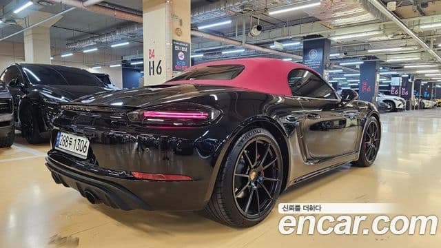 Porsche 718 Boxster 2024 — Фото 1/20