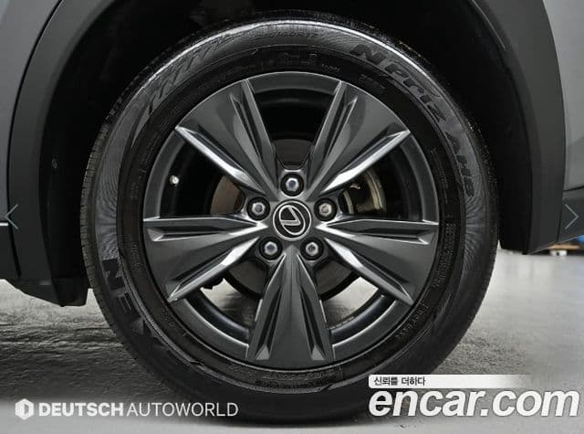 Lexus UX250h 2019 — Şəkil 18/20