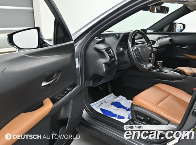 Lexus UX250h 2019 — Şəkil 12/20