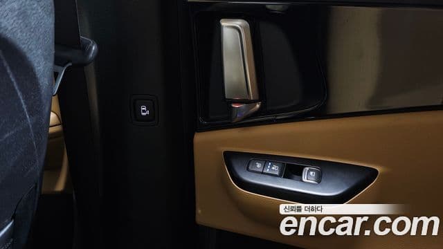 Kia Carnival 2022 — Фото 19/20