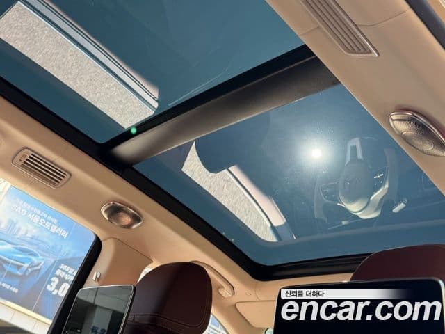 Mercedes-Benz GLS-Class 2023 — Photo 12/20