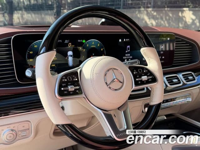 Mercedes-Benz GLS-Class 2023 — Photo 9/20