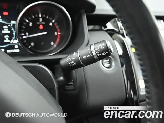 Land Rover Discovery 5 2019 — Şəkil 12/20