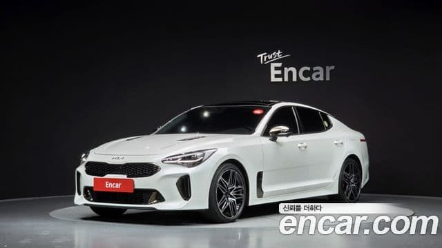 Kia Stinger 2022 — Фото 1/20