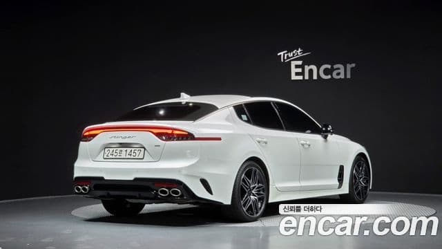 Kia Stinger 2022 — Фото 2/20