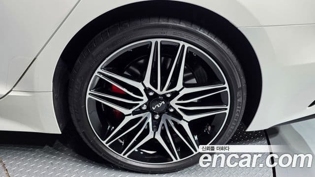 Kia Stinger Meister 2022 — Photo 5/39