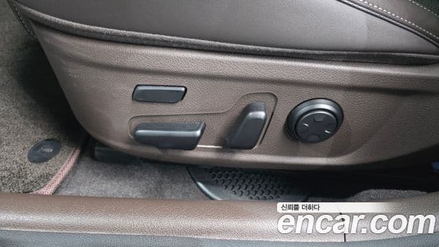 Kia Stinger Meister 2022 — Photo 1/39