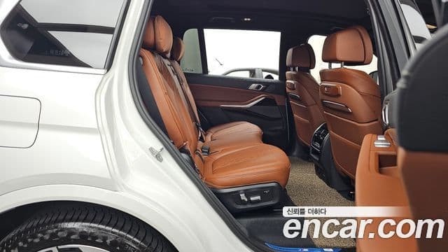 BMW X7 2024 — Photo 8/36