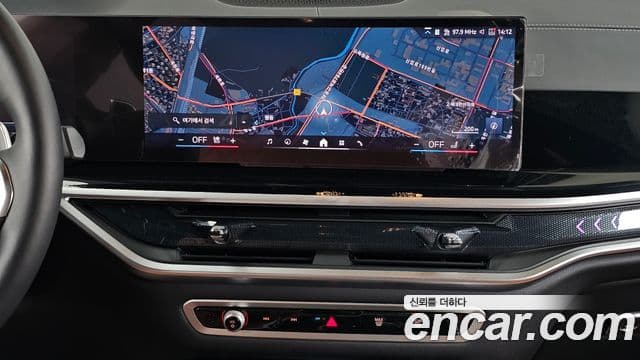 BMW X7 2024 — Photo 28/36