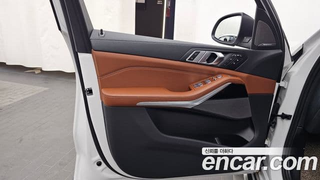 BMW X7 2024 — Photo 32/36