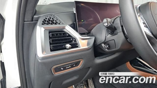 BMW X7 2024 — Photo 3/36
