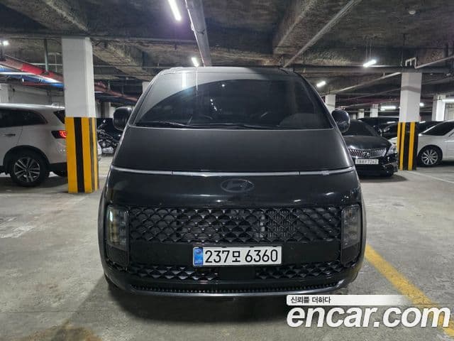 Hyundai Staria 2025 — Photo 8/9