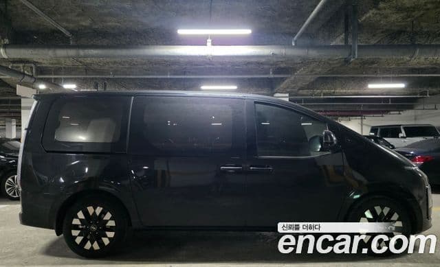 Hyundai Staria 2025 — Photo 7/9