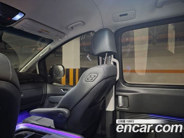 Hyundai Staria 2025 — Photo 6/9