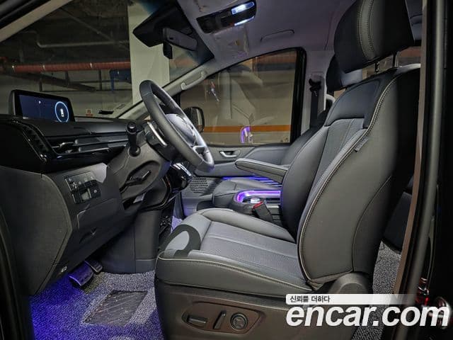 Hyundai Staria 2025 — Photo 5/9