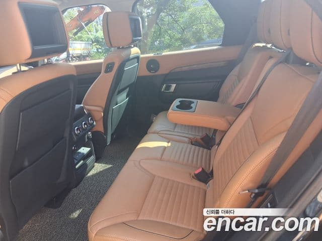 Land Rover Discovery 5 2018 — Şəkil 13/20