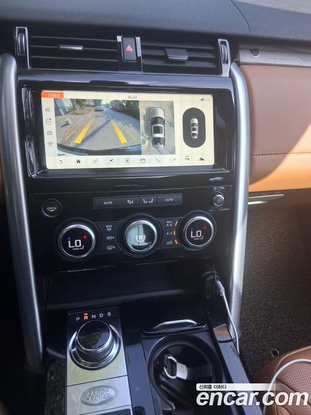 Land Rover Discovery 5 2018 — Şəkil 12/20